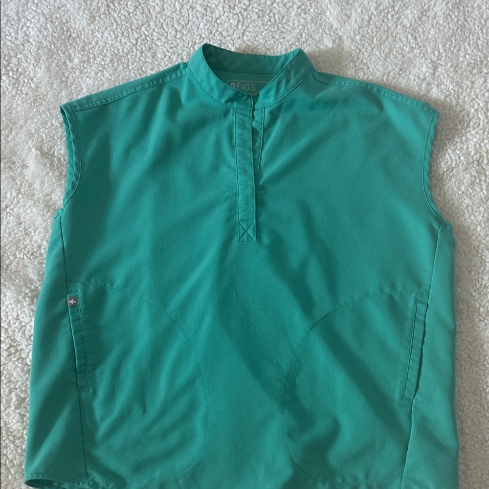 Figs Women's Sleeveless Top in Teal